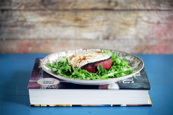 Hamburger_rdeca_pesa_quarterpunder_food_styling