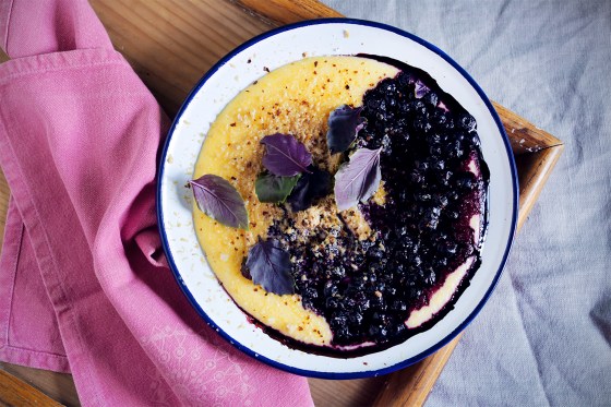 Polenta_borovnice_foie_gras_food_styling